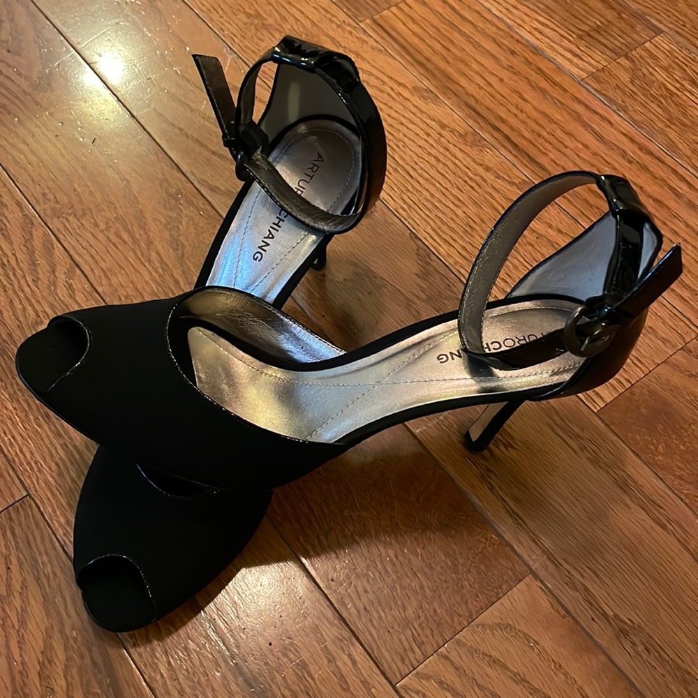 Arturo Chiang pumps w/ patten leather strap around ankle and material on toes.